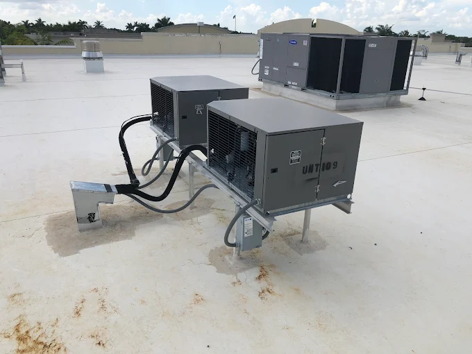 Rooftop air conditioning and refrigeration condensing units
